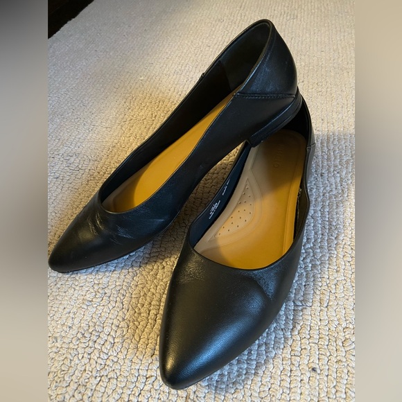 Nisolo Black Leather Flats - Picture 1 of 5